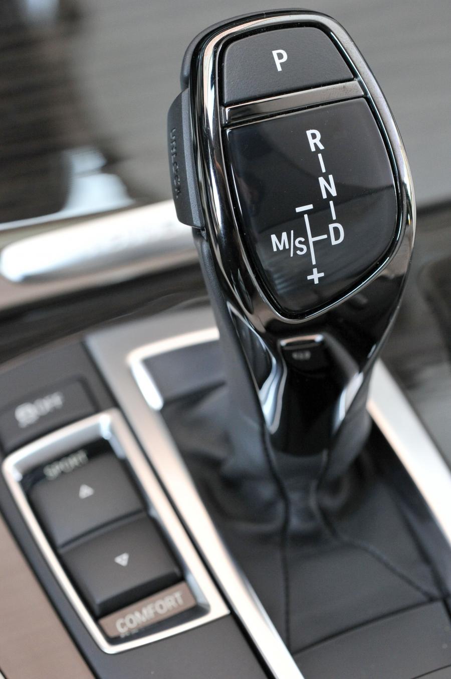  BMW ActiveHybrid 5 2012 года  (фото 38 из 157)
